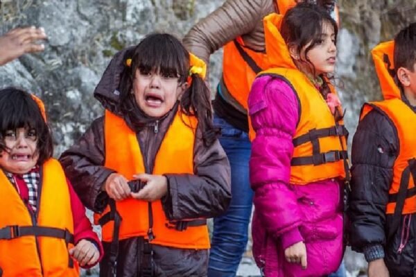 Inmigrante o refugiado, menor y niña, falsas madres : una cantera para pederastas españoles sin escrúpulos prostit